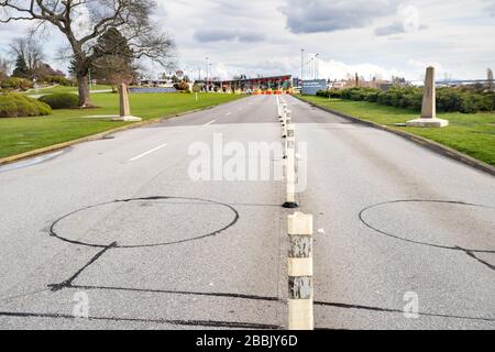 Surrey, Canada - Mar 29, 2020: Empty car lanes on approach to closed USA border station during Cronovirus Covid-19 pandemic Stock Photo