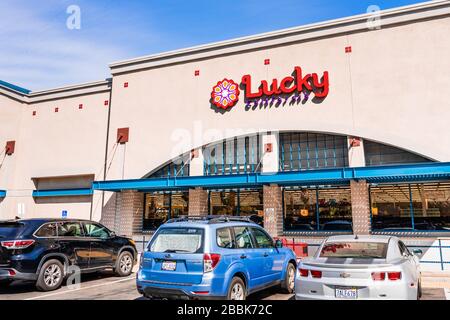 Mar 30, 2020 Sunnyvale / CA / USA - Lucky California supermarket storefront; Lucky Stores is rebranding all of its San Francisco Bay Area locations un Stock Photo