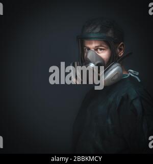 portrait of a doctor with protective mask with filters and surgical clothes. Concept of fight against epidemics and the crown virus covid 19. Stock Photo