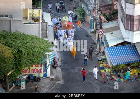 Pham Van Dong Street, Go Vap District, Ho Chi Minh City, Vietnam - February 15, 2020: A funeral is held in the traditional way on the street at Pham V Stock Photo