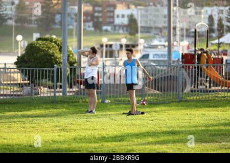 SYDNEY, AUSTRALIA, 1 Apr 2020, People exercise alongside Sydney’s now closed Bondi Beach, amid both a coronavirus outbreak in the suburb of Bondi and restrictions from the state government to curb the spread of the disease, limiting people to exercise only in groups no larger than two. Credit: Sebastian Reategui/Alamy Live News Stock Photo