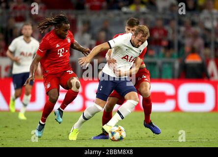 Tottenham Hotspur's Harry Kane (centre) and Bayern Munich's Renato Sanches (left) and Ivan Mihaljevic (right) Stock Photo