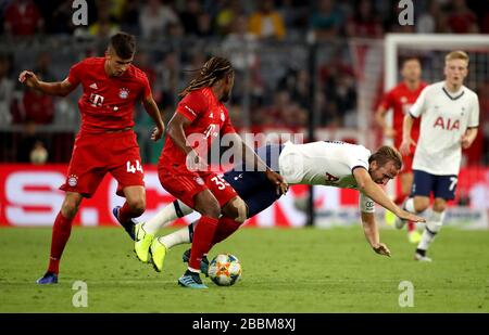 Tottenham Hotspur's Harry Kane (right) and Bayern Munich's Renato Sanches (centre) and Ivan Mihaljevic (left) Stock Photo