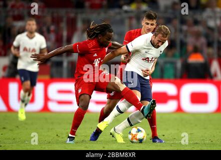 Tottenham Hotspur's Harry Kane (centre) and Bayern Munich's Renato Sanches (left) and Ivan Mihaljevic (right) Stock Photo