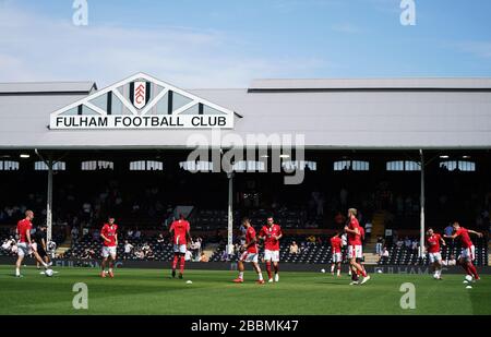Nottingham Forest players warm up before the game at Craven Cottage Stock Photo