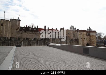 London, UK. 01st Apr, 2020. A general view outside the Tower of London which is closed to the public due to the coronavirus. (Photo by Mitchell Gunn/Espa-Images) Credit: European Sports Photographic Agency/Alamy Live News Stock Photo