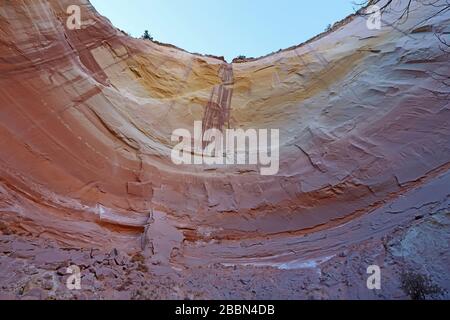 Lip of the eroded sandstone rock formations making up Echo Amphitheater in the Carson National Forest near the village of Abiquiu, New Mexico Stock Photo