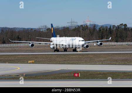 lufthansa planes park  due to the Coronavirus, Covid 19 shutdownon the northwest runway of Frankfurt Airport, FRA, Germany Stock Photo