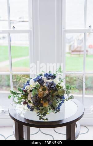 Bride and bridesmaids holding the wedding bouquet, with beautiful flowers Stock Photo