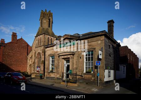 Lloyds Bank and Knutsford Methodist Church Princess St, Knutsford Stock Photo