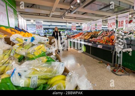 Produce aisle hi-res stock photography and images - Alamy