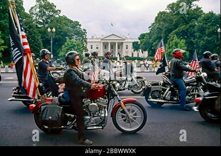 Washington DC. USA, May 27, 1990  The 3rd ÒRolling ThunderÓ freedom ride roars past the North Lawn of the White House Stock Photo