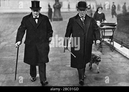 Winston Churchill walking across Parliament Square with David Lloyd George. 1916 Stock Photo