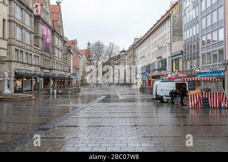 An overview picture shows the empty pedestrian zone in Munich (Upper Bavaria) on Saturday, 21 March 2020. Only a single fruit and vegetable stand is open. The clientele is staying away. [automated translation] Stock Photo