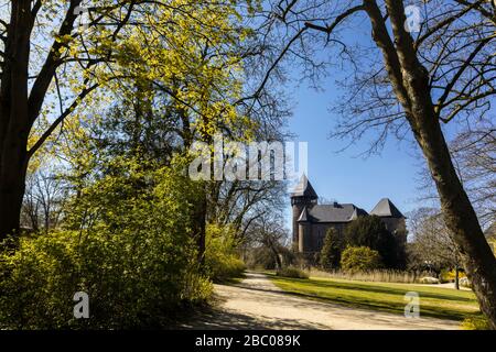 Linn Castle and the historic park in Krefeld Stock Photo