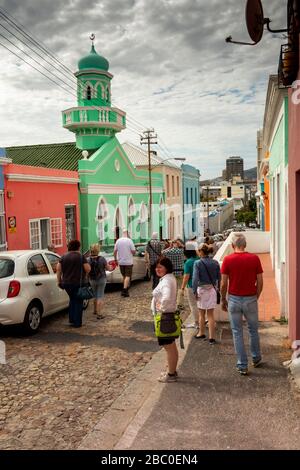 South Africa, Cape Town, Longmarket St, tourists on guided tour outside green painted Masjid Boorhaanol Islam Stock Photo