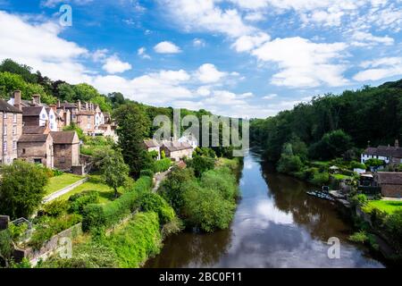 Upstream view from the Iron Bridge in Ironbridge, Shropshire, UK on a hot summer's day. Built in 1781, it is the oldest cast-iron bridge in the world. Stock Photo