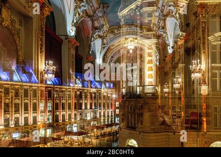 REFLECTIONS OF THE OPERA'S INTERIOR ON THE SQUARE AND THE RESTAURANTS' TERRACES, PLACE DE L'OPERA, LILLE, NORD, FRANCE Stock Photo