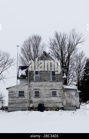 Farmhouse on a winter day near the village of Remus in central Michigan, USA [No property release; available for editorial licensing only] Stock Photo