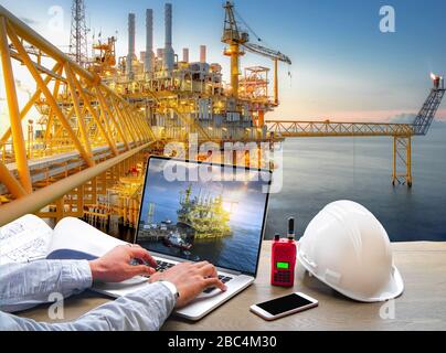 Management operation concept of technicians by using computer control working of offshore crude oil rigs in the Gulf of Thailand, oil and gas explorat Stock Photo