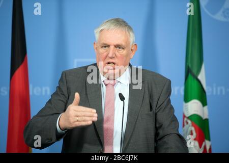 Duesseldorf, Germany. 03rd Apr, 2020. Karl-Josef Laumann (CDU), Minister of Health of North Rhine-Westphalia, speaks during a press conference. The state government will report on the current situation and the measures taken by the state government in the context of the corona pandemic as well as on cross-border cooperation with the Netherlands and Belgium. Credit: Federico Gambarini/dpa/Alamy Live News Stock Photo