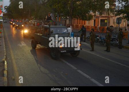 Lahore, Pakistan. 02nd Apr, 2020. Pak-Army and Punjab police personnel patrolling flag march during 10th day complete lockdown due to increasing coronavirus cases in country, as government extended nationwide lockdown for more two weeks, it's a preventive measure against the COVID-19 in Lahore. (Photo by Rana Sajid Hussain/Pacific Press) Credit: Pacific Press Agency/Alamy Live News Stock Photo