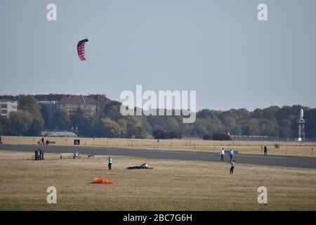 People flying kites at old abandoned Tempelhofer Feld in Tempelhof Berlin Stock Photo