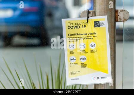 Castletownbere, West Cork, Ireland. 3rd Apr, 2020. A social distancing sign in Castletownbere. The government advises to keep a distance of 2 metres between people. Credit: AG News/Alamy Live News Stock Photo