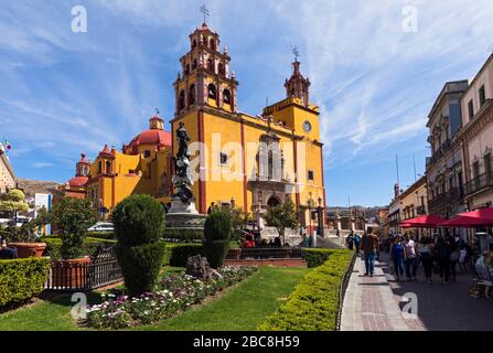 Mexiico, Guanajuato,The Basïlica de Nuestra Seńora de Guanjuato, the main church in the city. Spanish Colonial architecture. Plaza de La Paz Stock Photo
