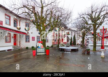 Mozart Hofgarten nearby Reber Cafè in Bad Reichenhall, Berchtesgadener Land, Upper Bavaria, Bavaria, Germany, Europe Stock Photo