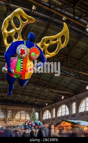 Christmas market in Zurich main station with guardian angel by Niki de Saint Phalle Stock Photo