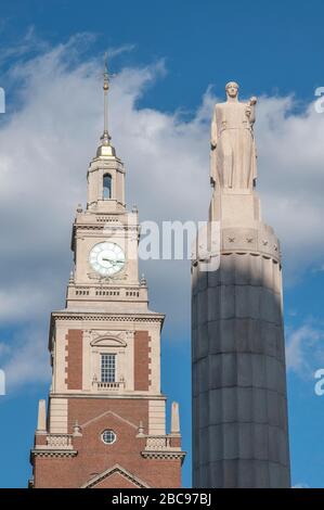 World War I monument located in Memorial Park, Providence, Rhode Island, USA with Providence County Superior Court building in background Stock Photo