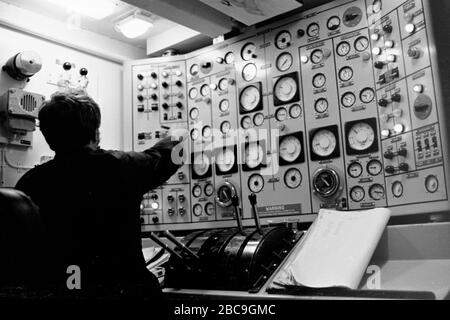 AJAXNETPHOTO. 1971. AT SEA, CHANNEL.  - 38 KNOTS TO LE HAVRE - HMS SABRE VOYAGE TO PARIS - HEART OF THE MATTER - THE 'PANEL', CHIEF ENGINEER'S DOMAIN.  PHOTO:JONATHAN EASTLAND/AJAX REF:RX7151204 108 Stock Photo