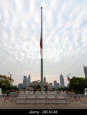 Shanghai. 4th Apr, 2020. A Chinese national flag flies at half-mast to mourn for martyrs who died in the fight against the novel coronavirus disease (COVID-19) outbreak and compatriots died of the disease in east China's Shanghai, April 4, 2020. Credit: Wang Xiang/Xinhua/Alamy Live News Stock Photo