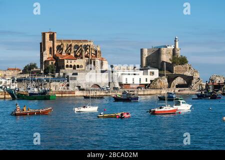 Spain, Cantabria, Castro-Urdiales, medieval port city, cathedral and Templar castle Stock Photo