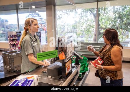 Sydney, Australia. Saturday 4th April 2020.  Woolworths supermarkets have introduced protective screens to prevent COVID-19 transmission at the stores Stock Photo