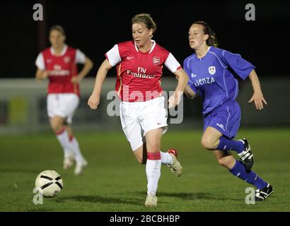 Sian Larkin of Arsenal brings the ball away from Carly Eagles of Millwall Stock Photo