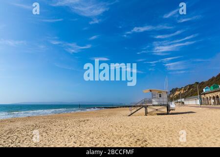 Bournemouth, Dorset UK. 4th April 2020. UK weather: the morning mist clears for a sunny day with blue skies at Bournemouth as visitors advised to stay at home and adhere to the Coronavirus restrictions for social distancing, with car parks closed to deter visitors driving in from afar. Beaches mainly empty apart from those visiting the seaside to take their permitted exercise.  Credit: Carolyn Jenkins/Alamy Live News Stock Photo