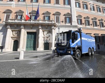 Rome, Italy. 4th Apr, 2020. Police clean the ground in front of the Palazzo Montecitorio in Rome, Italy, April 4, 2020. The coronavirus pandemic has claimed 14,681 lives in locked-down Italy. The number of confirmed infections, fatalities and recoveries totaled 119,827 on Friday, the country's Civil Protection Department managing the national emergency response said on Friday. Credit: Alberto Lingria/Xinhua/Alamy Live News Stock Photo
