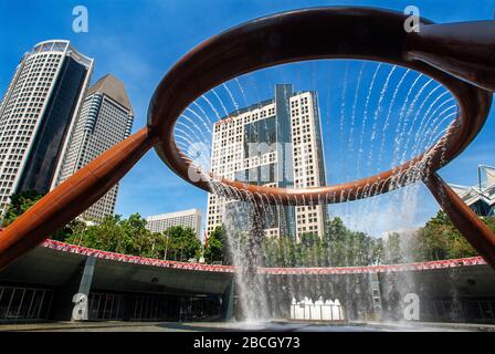 The revitalized Fountain of Wealth by Suntech City in Singapore Stock Photo