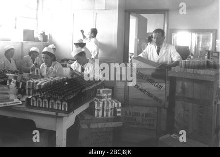 English Interior Of The Tzori Pharmaceutical Factory In Ramat Gan Preparing To Export To Alexandria Cairo Bombay U U I O U I Ss O I E U I U I U O O E E U O I U I U U O