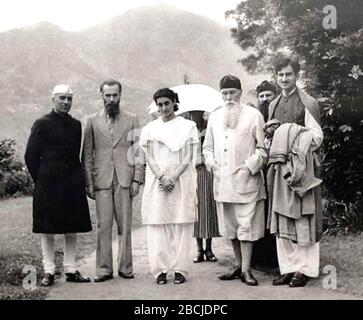 'English: Jawaharlal Nehru, Indira Gandhi and Nicholas Roerich in India.; 1940s date QS:P,+1940-00-00T00:00:00Z/8; http://www.oneworld-onefamily.com/wp-content/uploads/2012/12/roerich nehru 20110404.jpeg; Unknown author; '