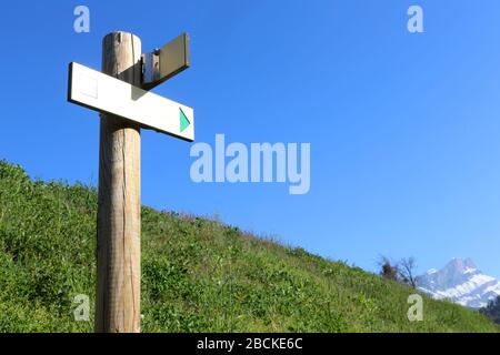 Panneau de randonnée. Sans inscription. Saint-Gervais-les-Bains. Haute-Savoie. France. Stock Photo
