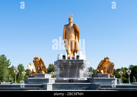 Saparmurat Niyazov statue of gold in Independence Park, Ashgabat, Turkmenistan. First turkmen president, also know as Turkmenbashi. Golden statue. Stock Photo