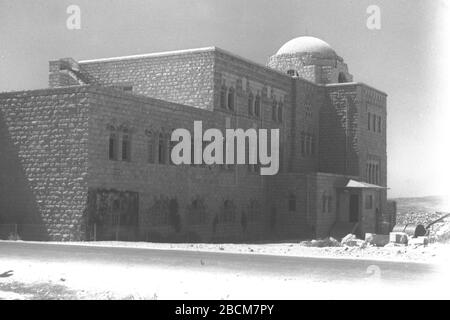 English The National Library Building At The Mount Scopus Campus Of The Hebrew University In Jerusalem U E I O U U O O O I O C U I O O I I U E I U O E E I O E O O I I E O