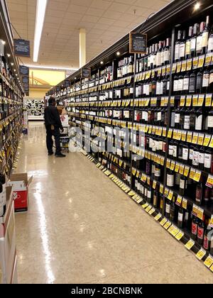 Santa Barbara, California, USA. 30th Mar, 2020. Wine and beer are popular items at this Safeway grocery store in Goleta, California, during the stressful times of Covid-19, but deliveries are being made and shelves quickly re-stocked: much more so than toilet paper. Credit: Amy Katz/ZUMA Wire/Alamy Live News Stock Photo