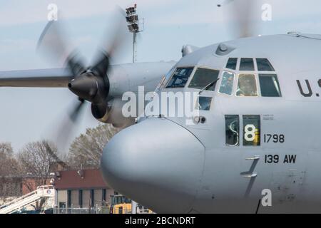 A U.S. Air Force C-130 Hercules aircraft, assigned to the 180th Airlift Squadron, Missouri Air National Guard, taxi’s along the flight line, after a flight at Rosecrans Air National Guard Base, in St. Joseph, Missouri, April 1, 2020. The crew and aircraft were conducting a routine training mission. (U.S. Air National Guard photo by Tech. Sgt. Patrick Evenson) Stock Photo