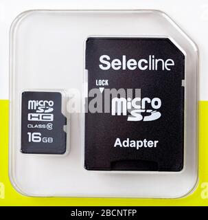 Selecline black 16gb microsd card class 10 and an SD card adapter packed in a plastic box, top view, closeup detail, product shot sdhc memory cards Stock Photo