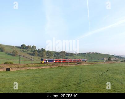 Northern Rail class 333 Siemens electric train 333015 in Leeds railway ...