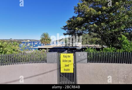 Sydney. 4th Apr, 2020. Photo taken on April 4, 2020 shows a notice of wishing people to be healthy in Fairlight, Sydney, Australia. Credit: Bai Xuefei/Xinhua/Alamy Live News Stock Photo